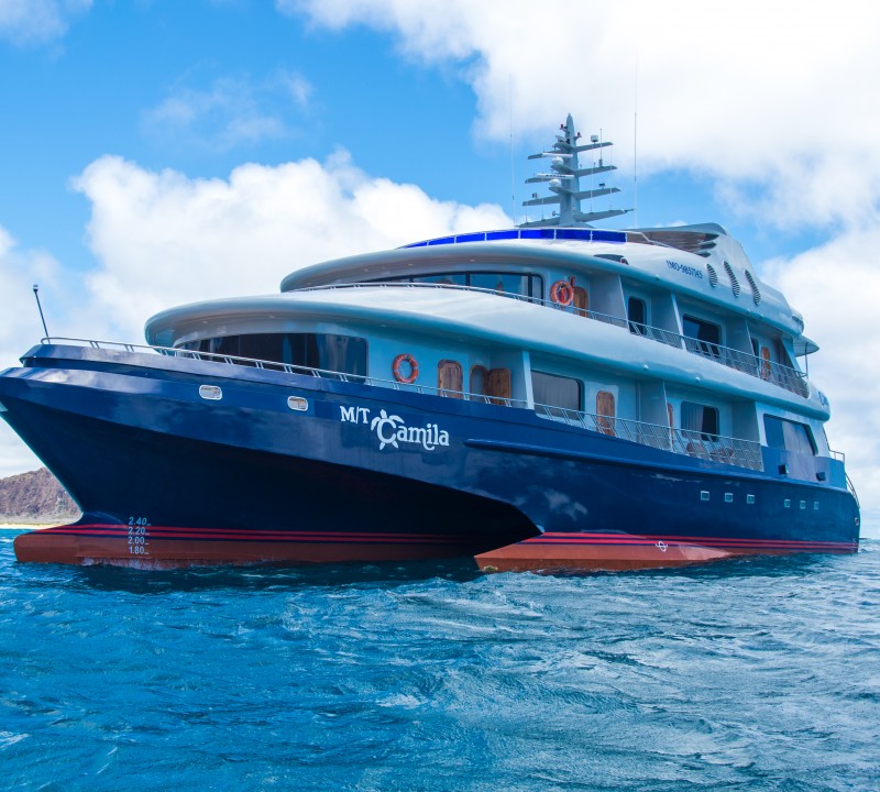 charter yacht galapagos